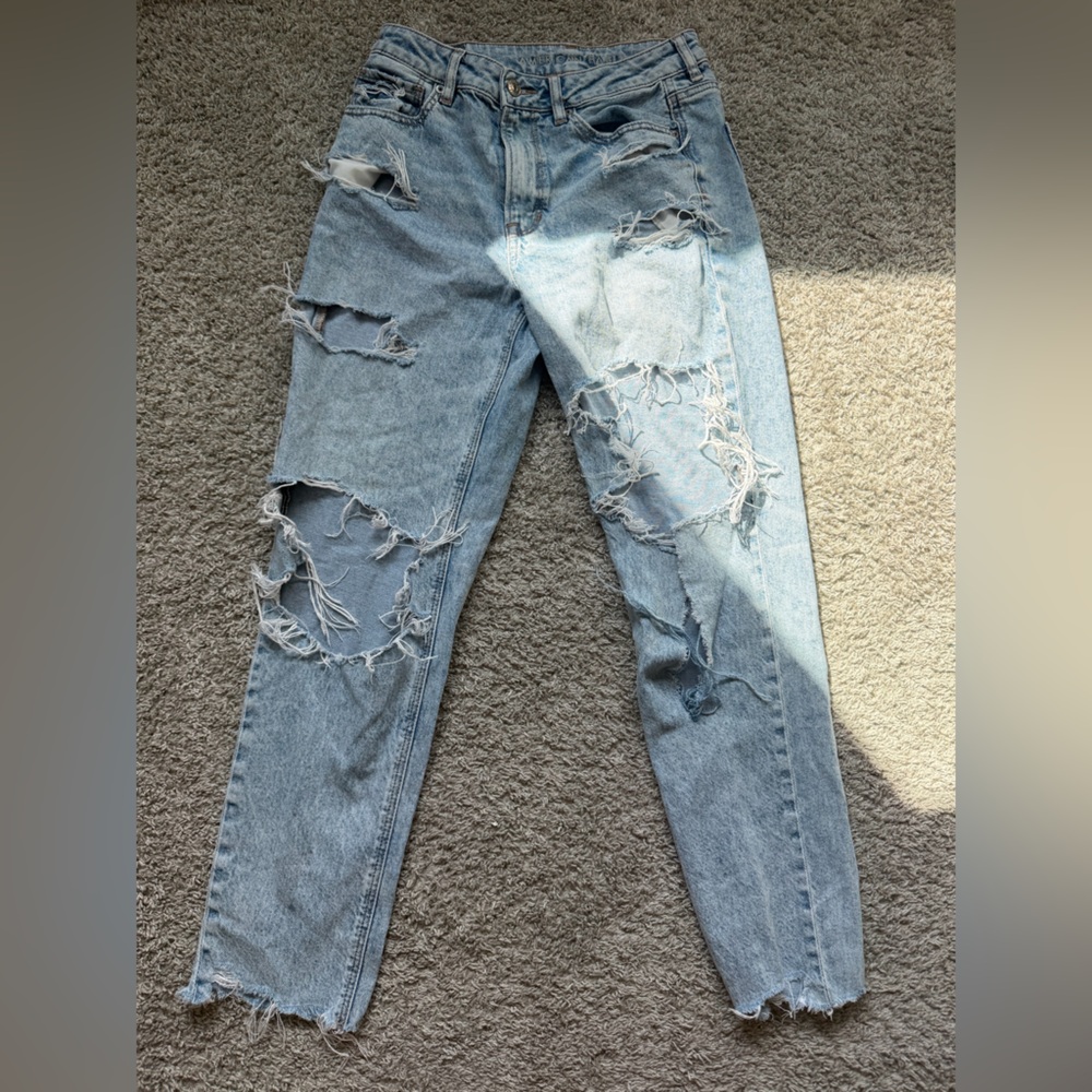 American Eagle Outfitters Light Blue Distressed Boyfriend Jeans